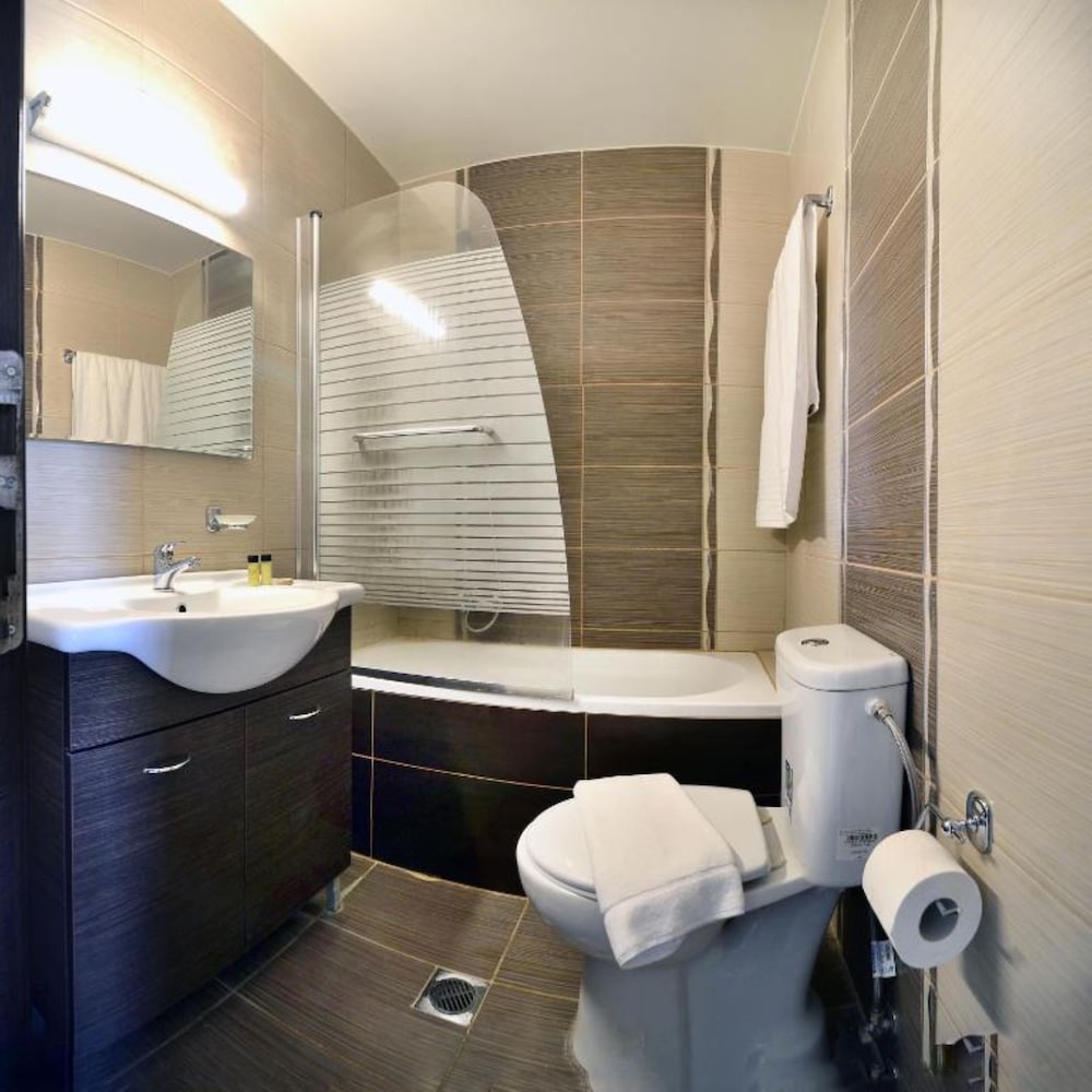 Carisa Suites and Apartments 50/50