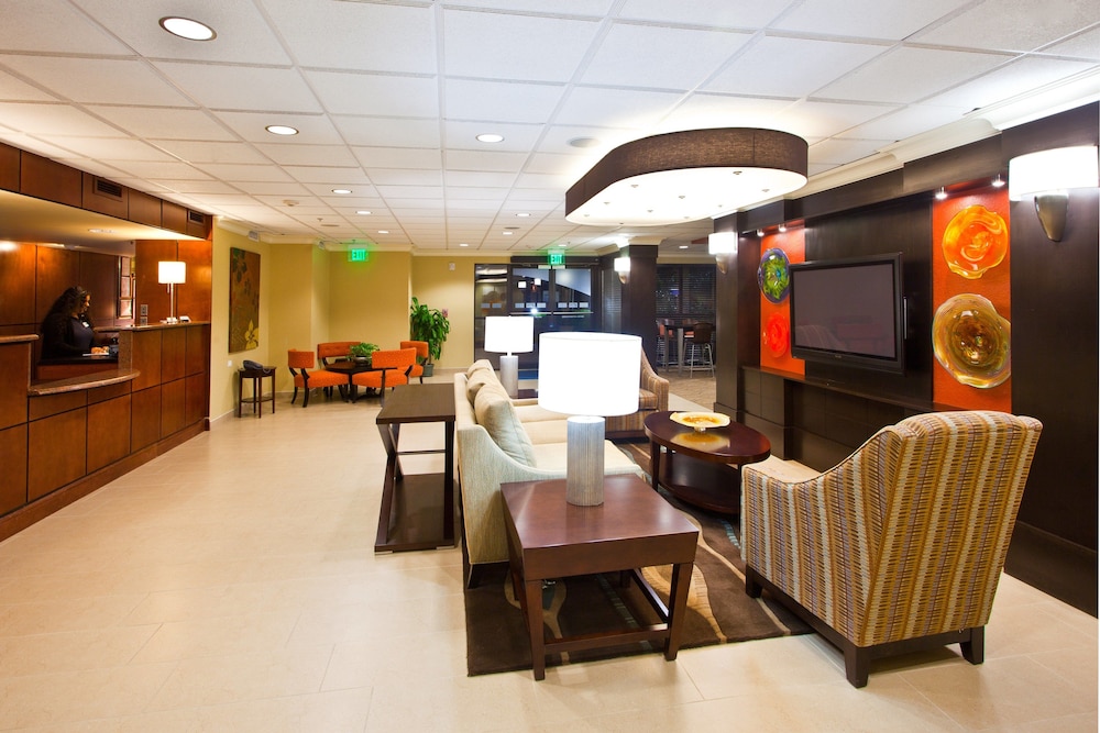 Holiday Inn Express Hotel Suites Ft Lauderdale N Exec Airport 56/76