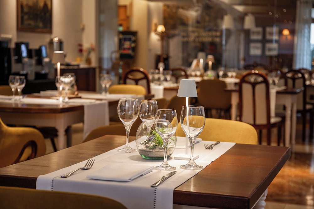 restaurant cafeteria