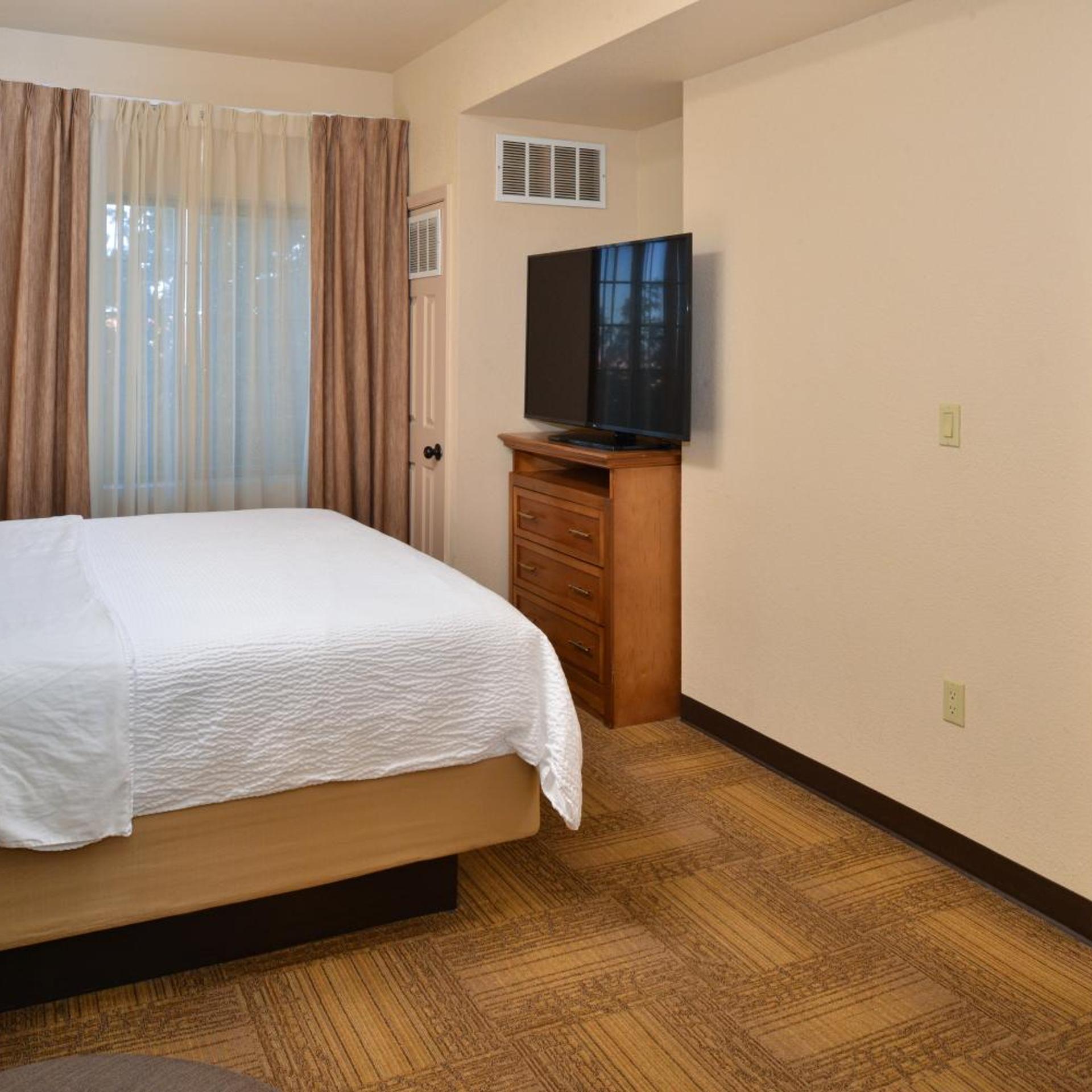 Room, Queen Bed, Accessible