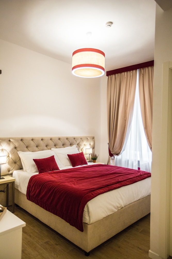 Chic Town Luxury Rooms 25/69