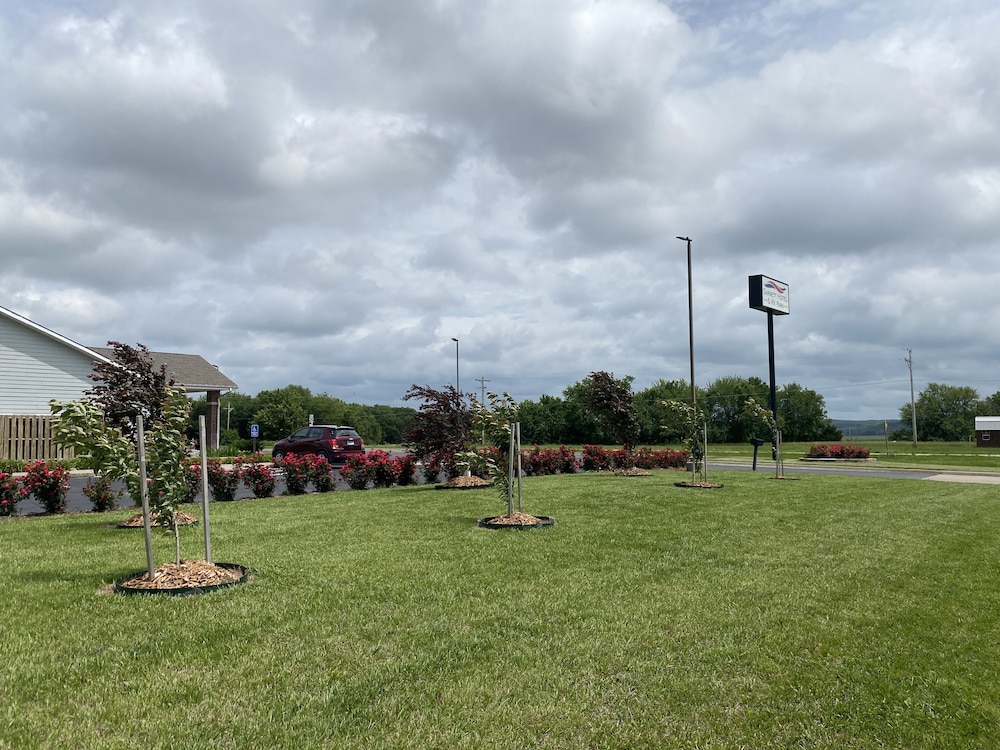 Garnett Hotel & RV Park 33/43
