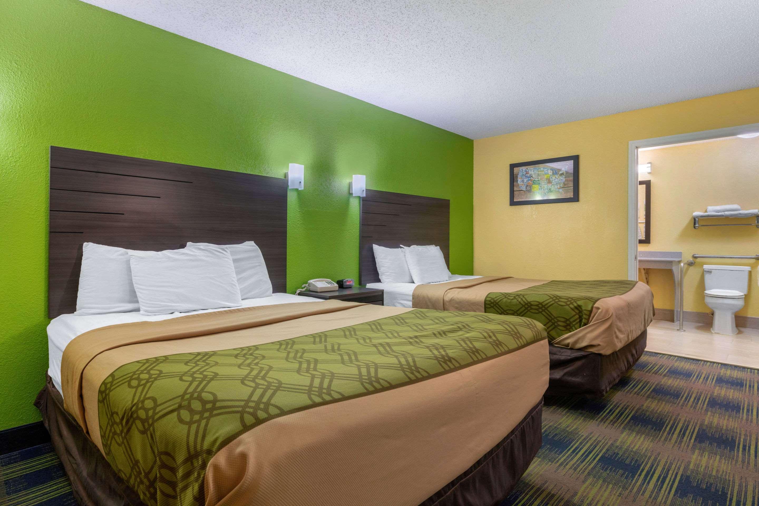 ROOM, 2 QUEEN BEDS, SMOKING
