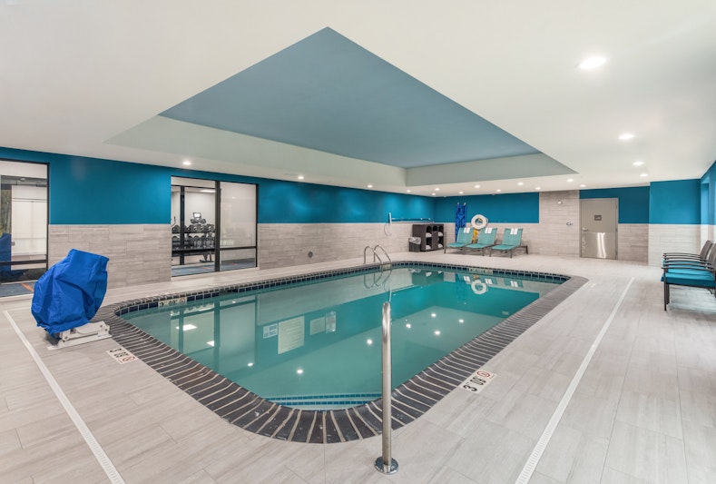 Hampton Inn and Suites Benton Harbor MI 23/47
