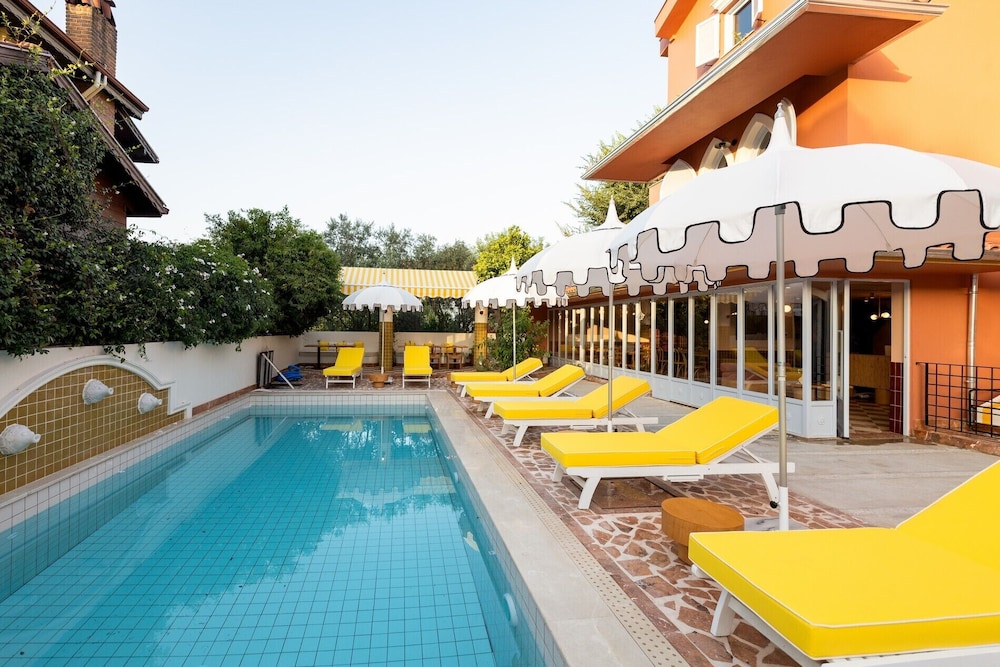 Yonca Anjelika Otel +12 42/50