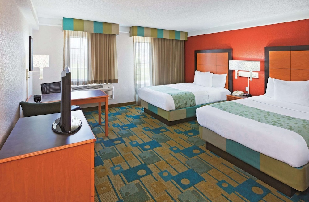 La Quinta Inn & Suites by Wyndham Dallas DFW Airport North 19/55