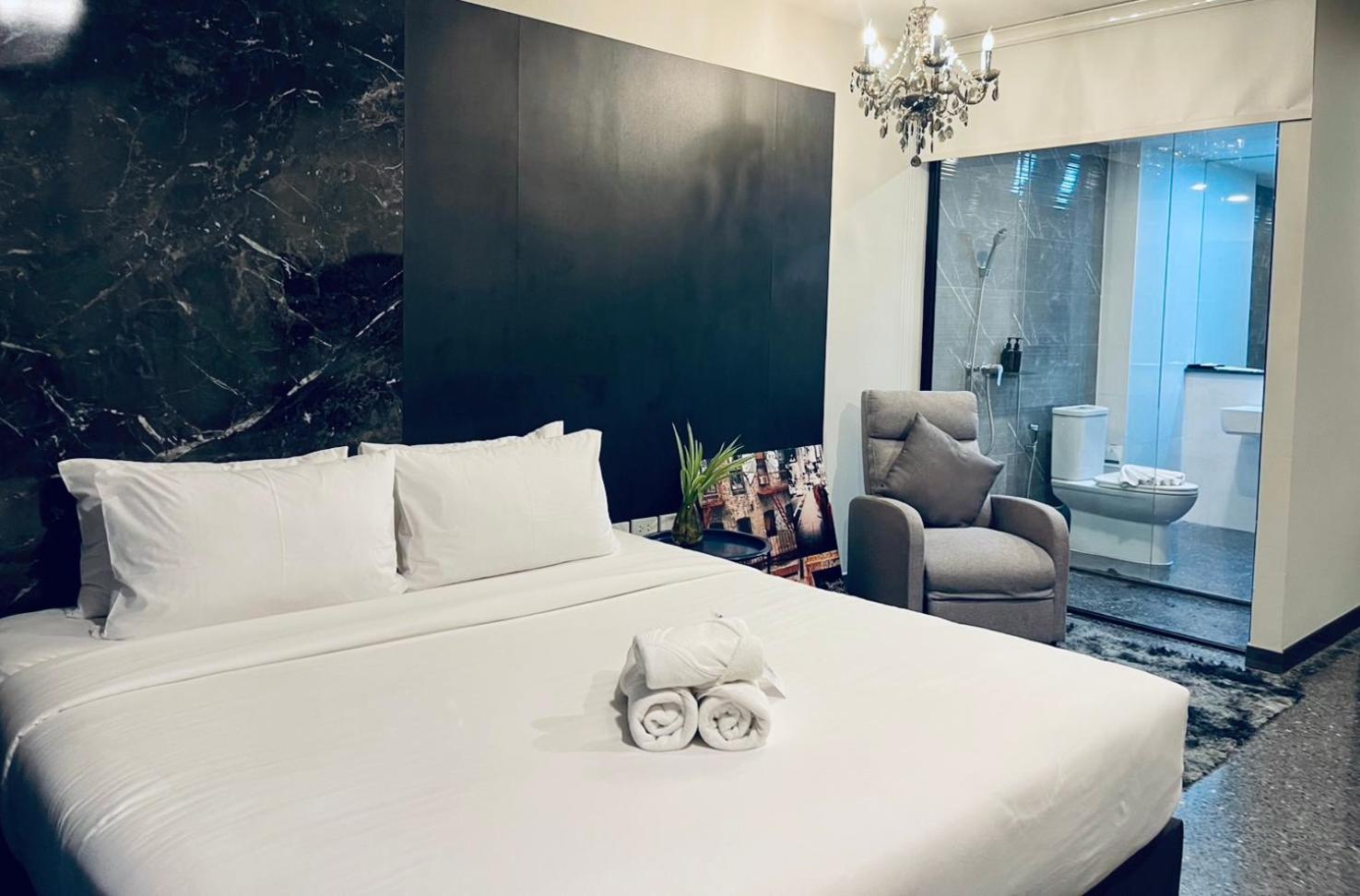 DELUXE DOUBLE BED
