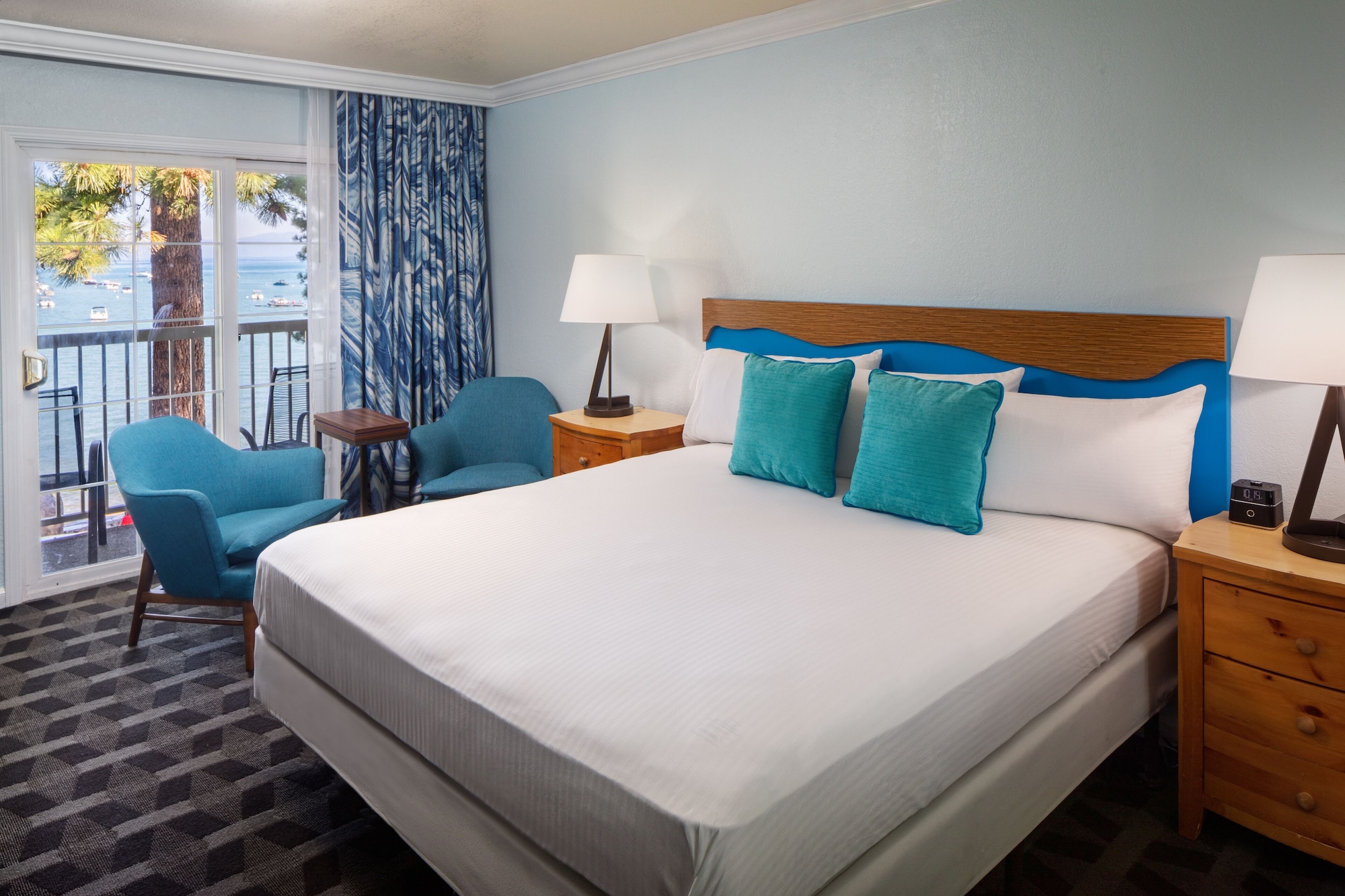 DELUXE, KING BED, PARTIAL LAKE VIEW