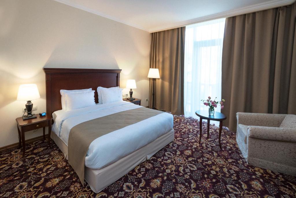Room at Ani Grand Hotel Yerevan, YEREVAN