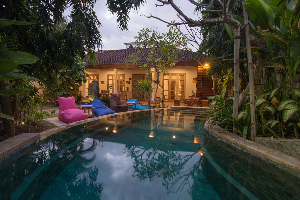 Bale Seminyak 6/16