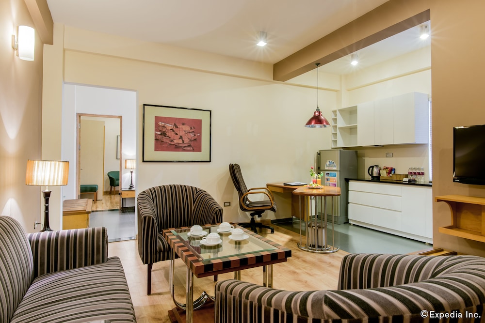 Golden Sun Villa Hotel 50/73