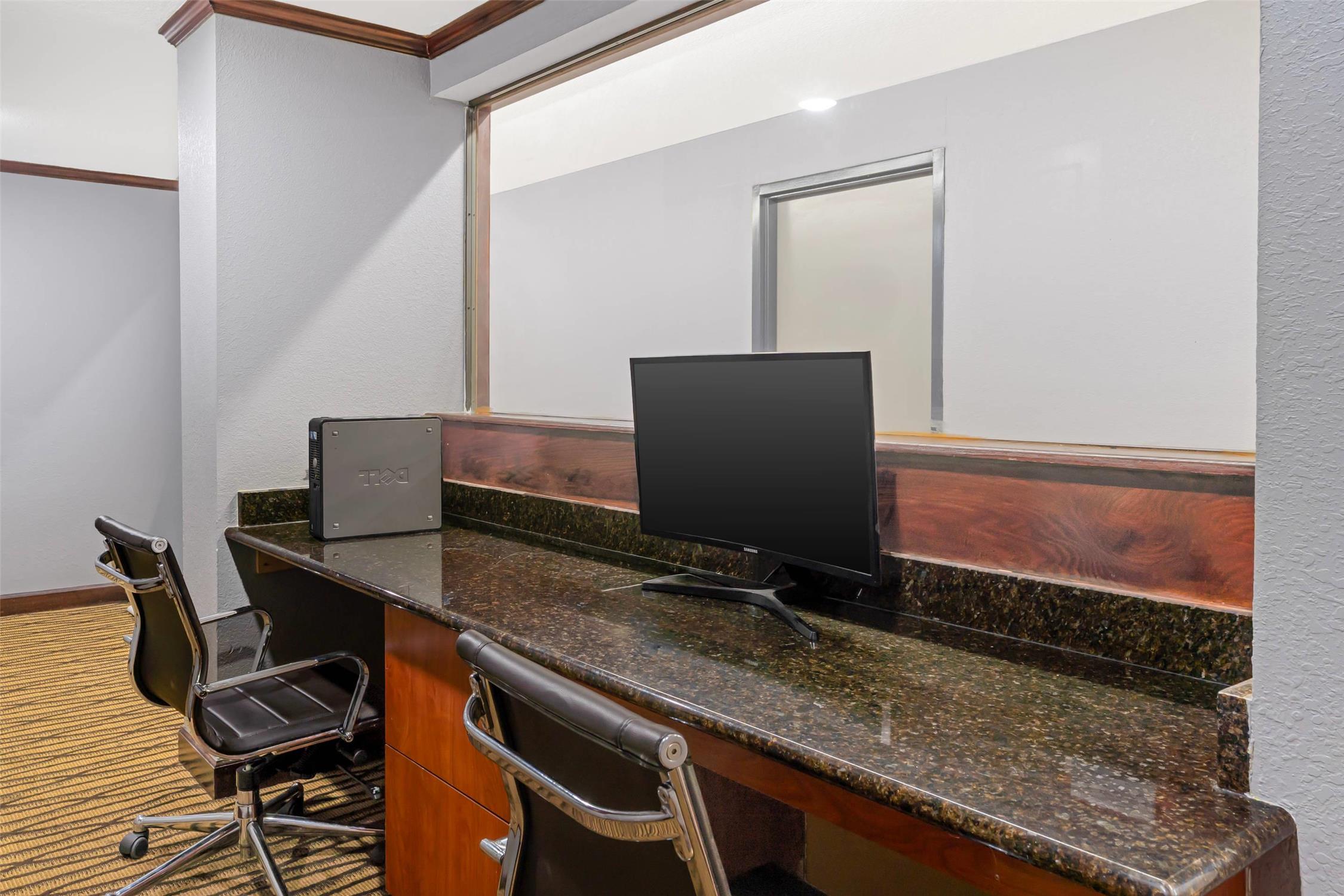 Quality Inn & Suites Chattanooga-East Ridge 24/28