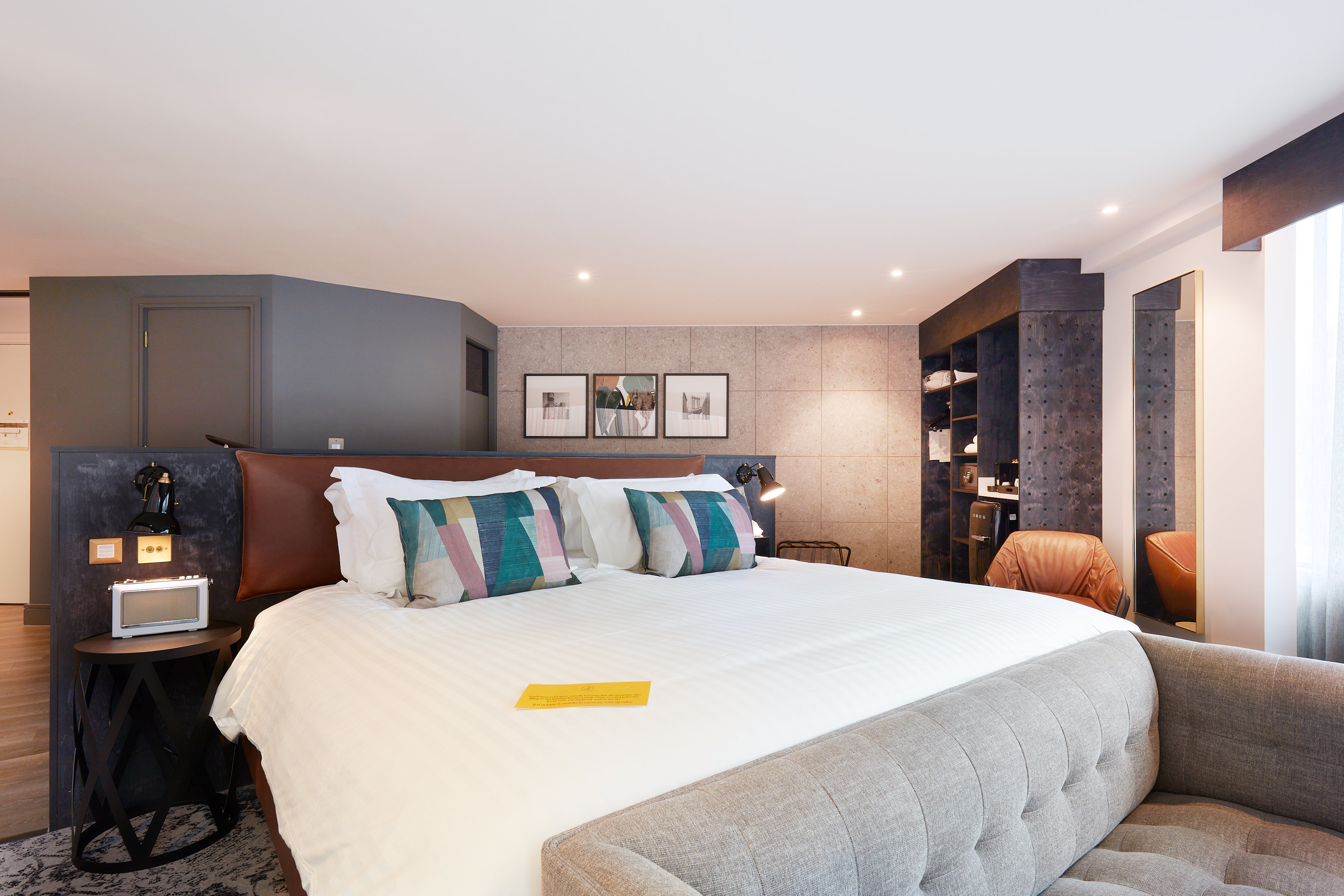 Suite, King Bed, Sofa