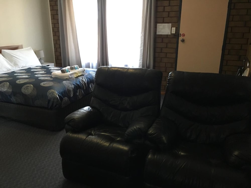 AIRPORT WHYALLA MOTEL 21/58