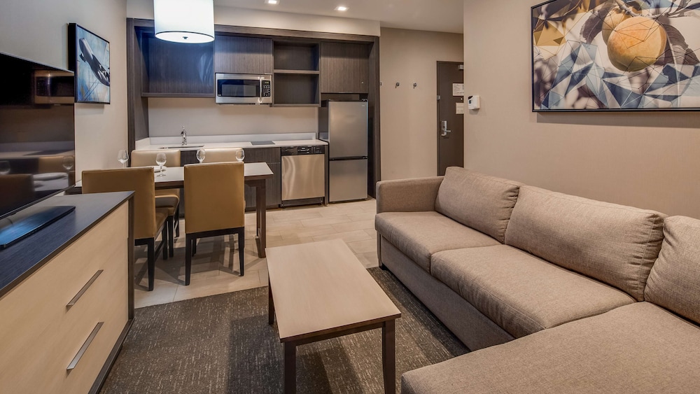 Best Western Plus Executive Residency Rigby's Water World Hotel 22/44