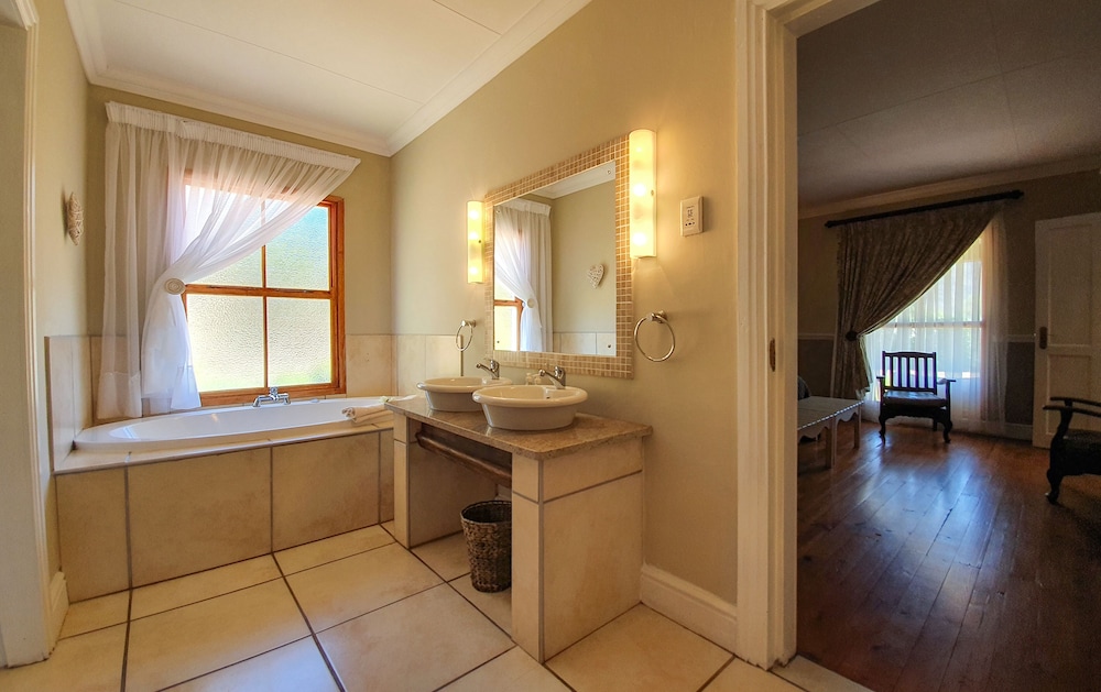 Berluda Farmhouse & Cottages 50/50