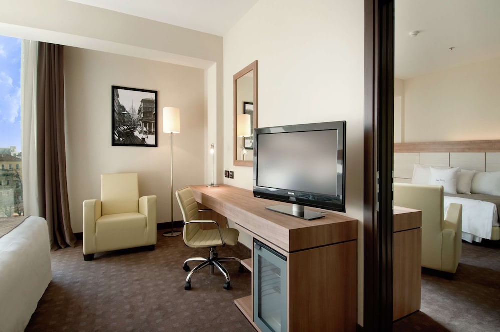 DOUBLETREE BY HILTON MILAN 54/83