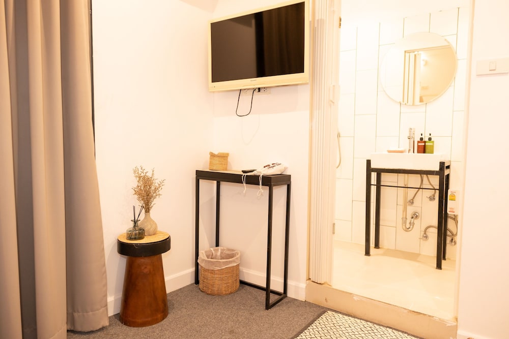 Oon Poshtel 13/50
