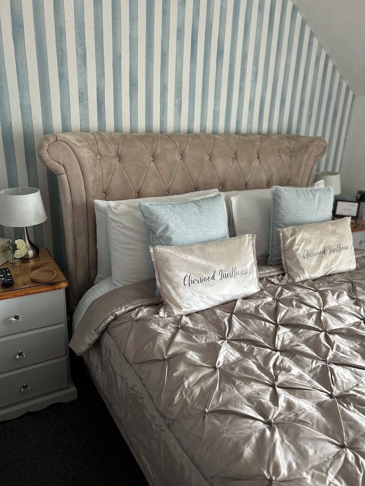 Cherwood Hotel 10/50