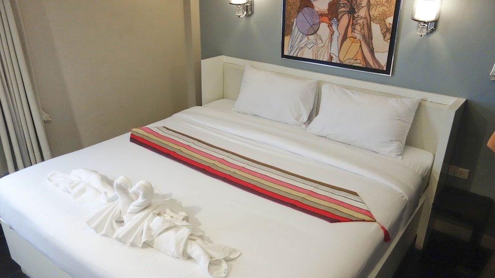 S30 Hotel 8/44