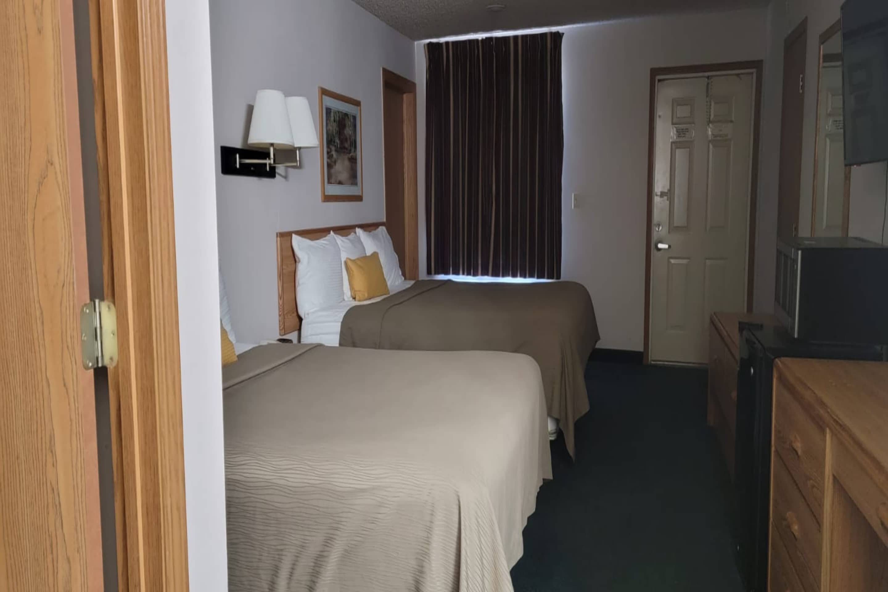 HomeTown Inn By OYO Texhoma, OK 16/50