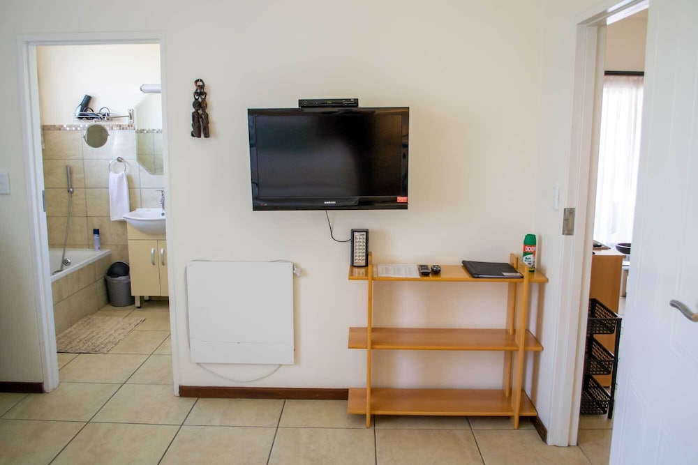 Amohela Guesthouse 20/38