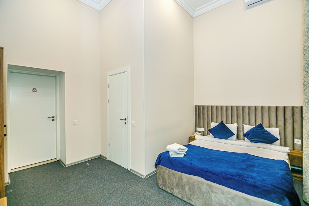 Bristol Hotel Baku 12/51