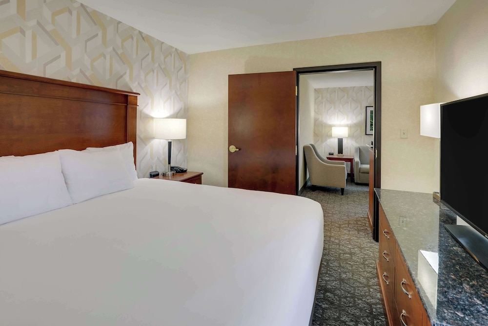 Drury Inn & Suites Charlotte University Place 8/50