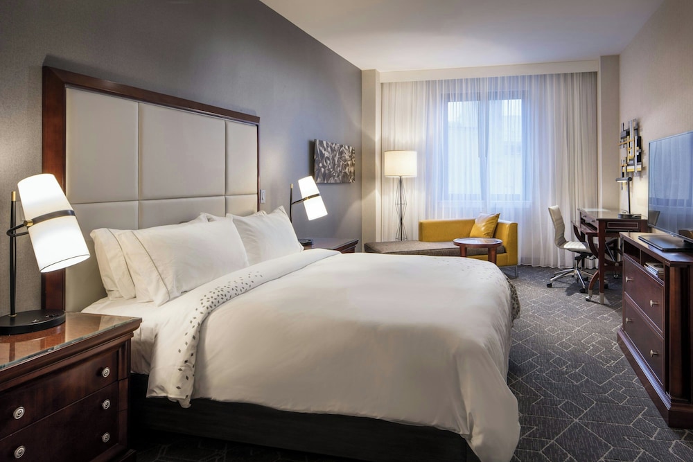 غرفة كلوب بسرير كينج، Renaissance Providence Hotel 7/10