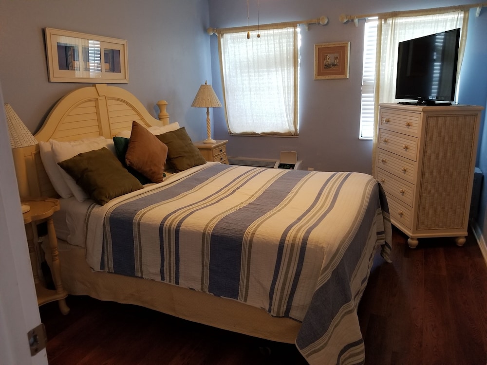 Royal North Beach All Suites 23/57