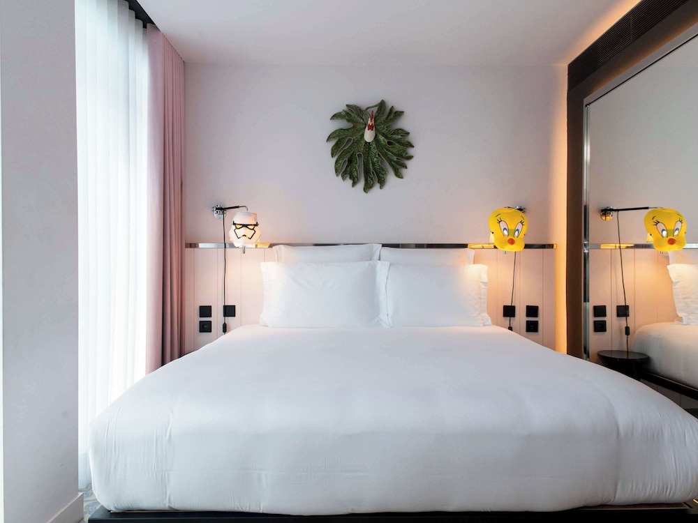 Mama, Medium, King Bed, Avenue View, Balcony, Mama Shelter Lisboa 5/10
