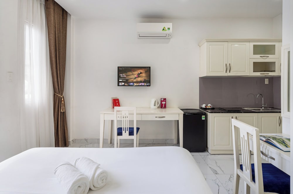 Lyna Apartment 13/46
