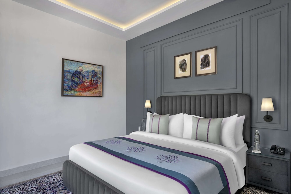 Executive, Suite, King Bed, Hot Tub