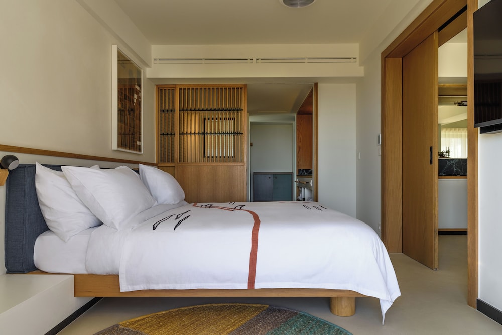 Ace, Suite, King Bed, Sofa