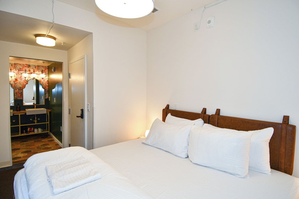 Cozy, King Bed, Partial View, Side Street View, Annex