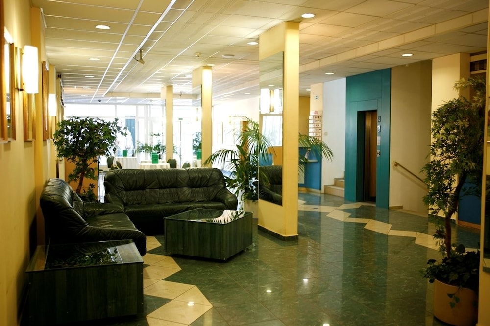 BARA HOTEL 37/50