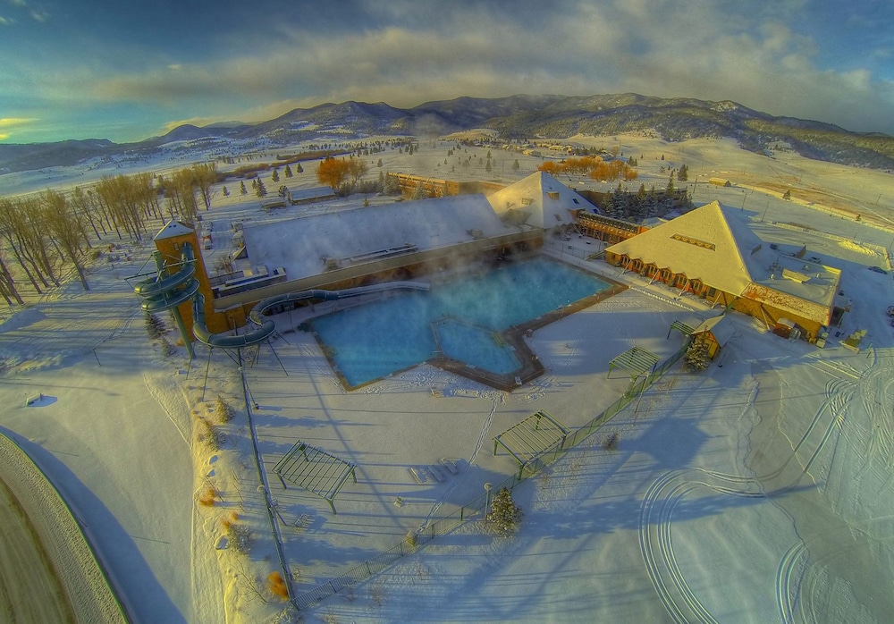 Fairmont Hot Springs Resort 24/54