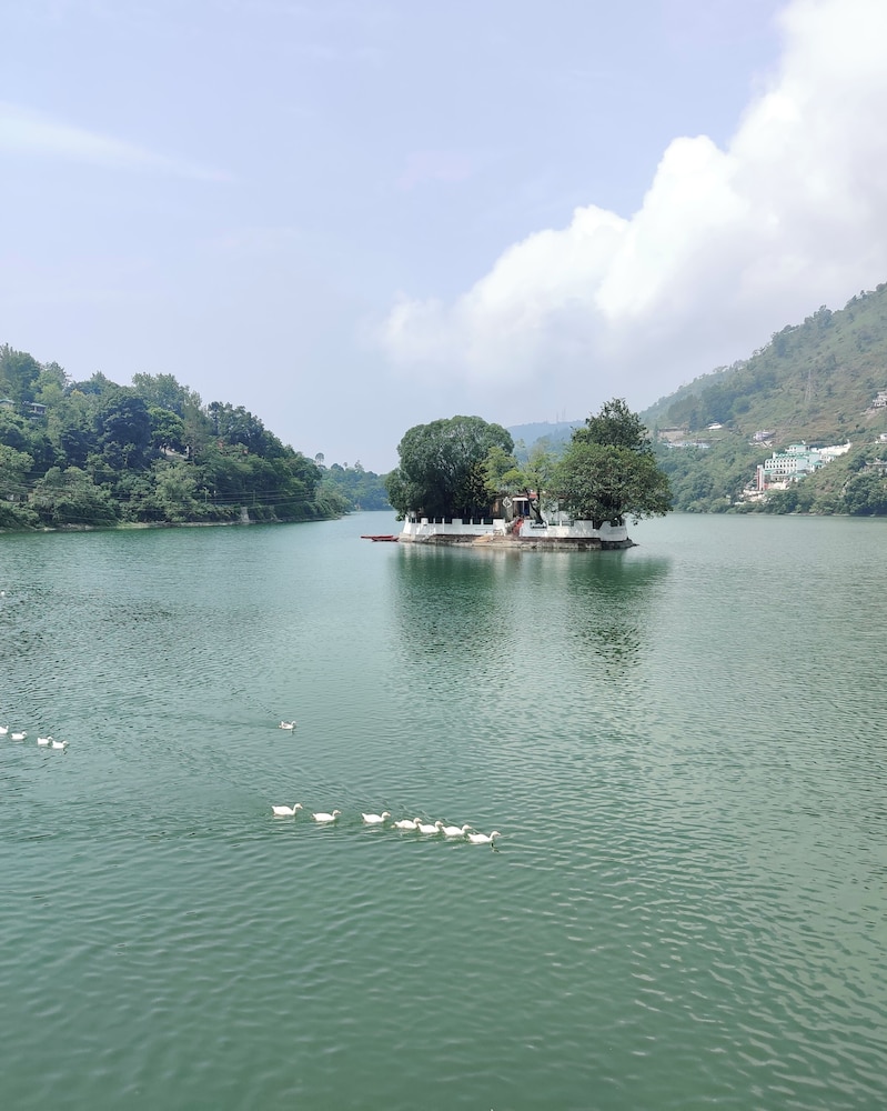 The Rosefinch Sarovar Portico 27/40