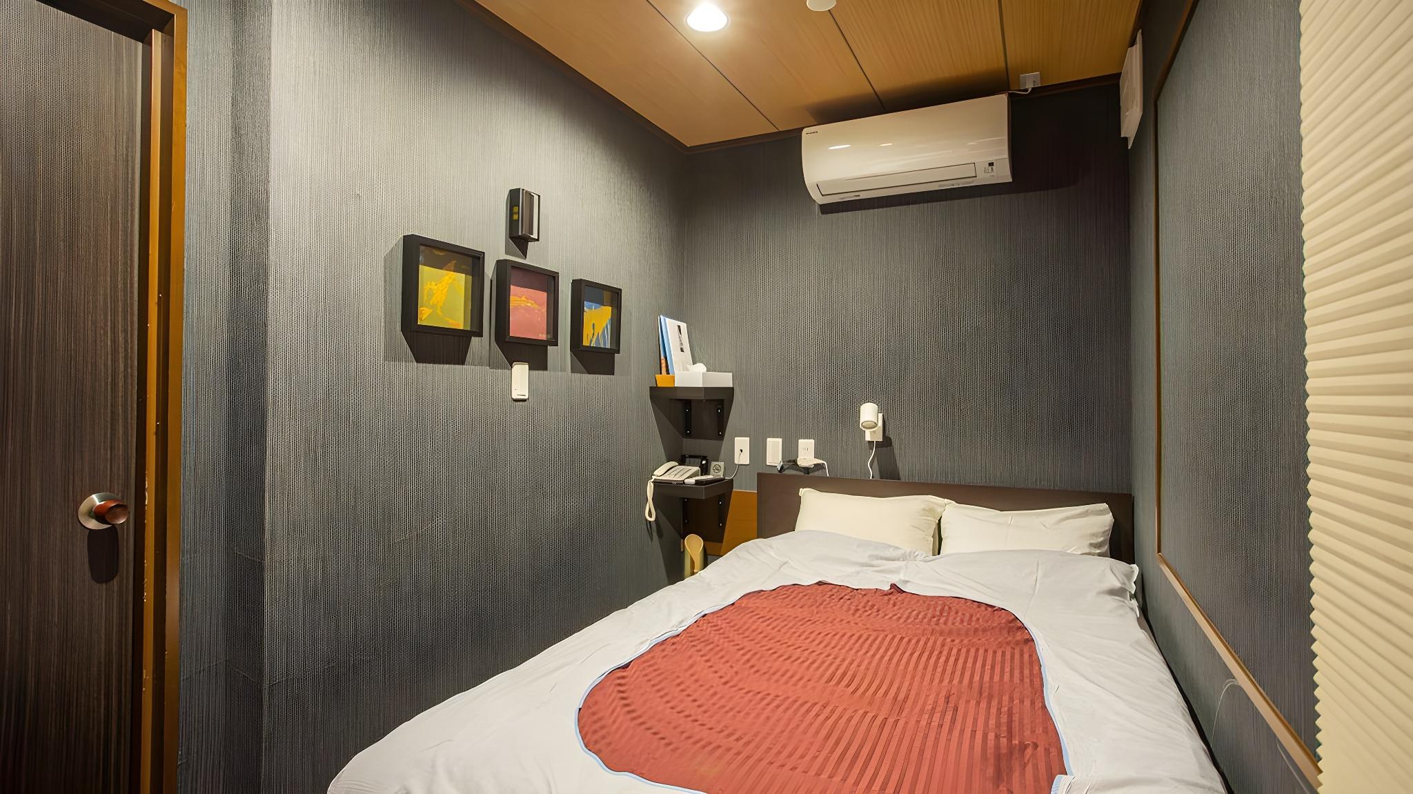 Semi Room, Double Bed, No Bathroom, Small