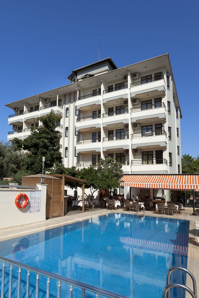 Kandelor Hotel 4/72