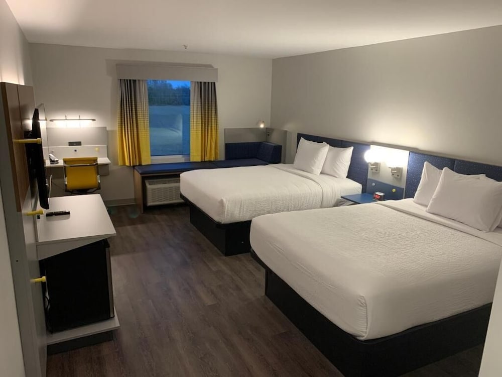 Microtel Inn and Suites by Wyndham Rehoboth Beach 15/62