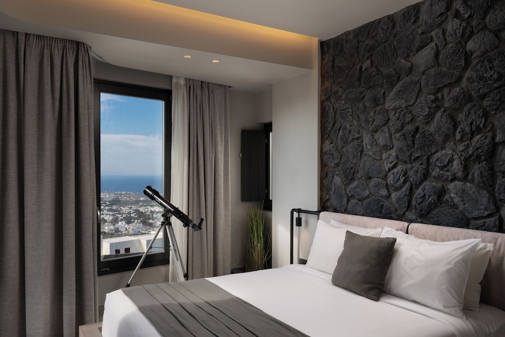 Apikia Santorini Suites - Adults Only 24/85