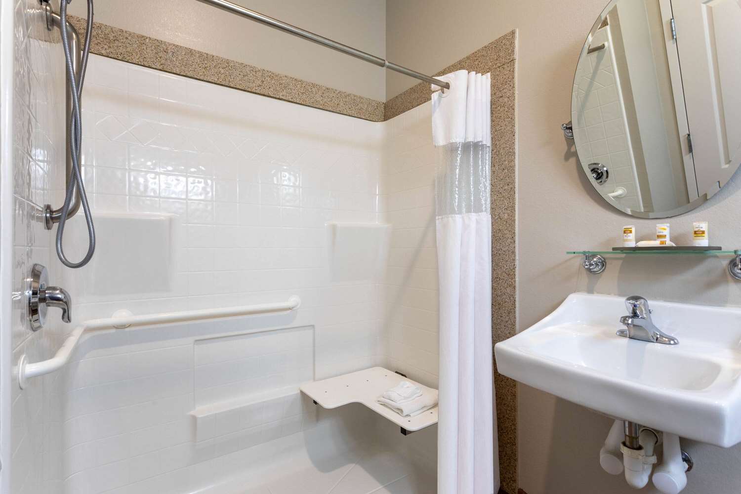 La Quinta Inn & Suites by Wyndham Huntsville Airport Madison 45/47