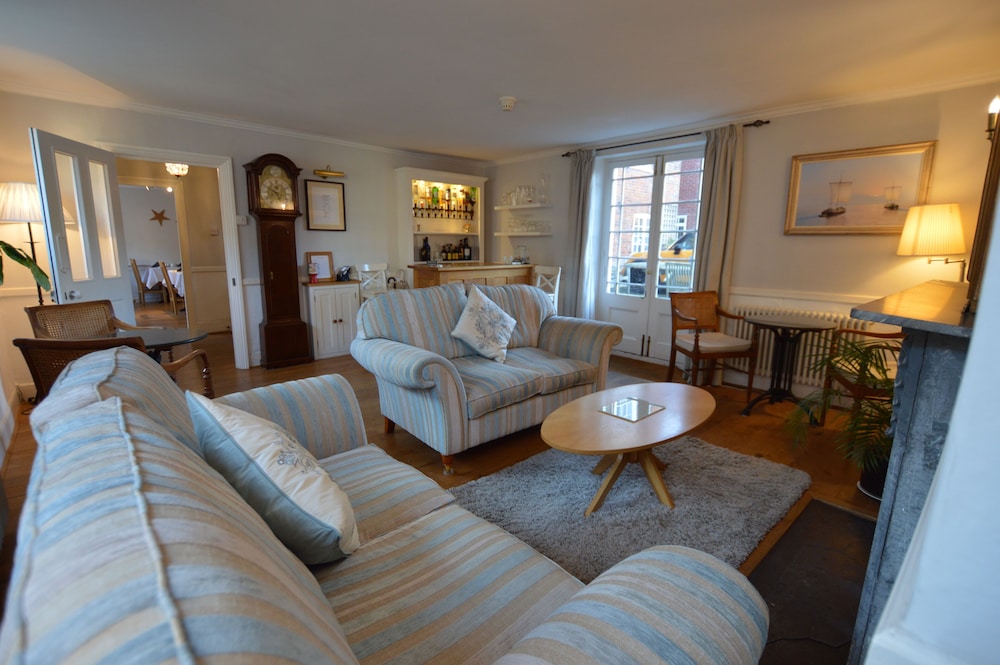 Chantry Hotel 26/40