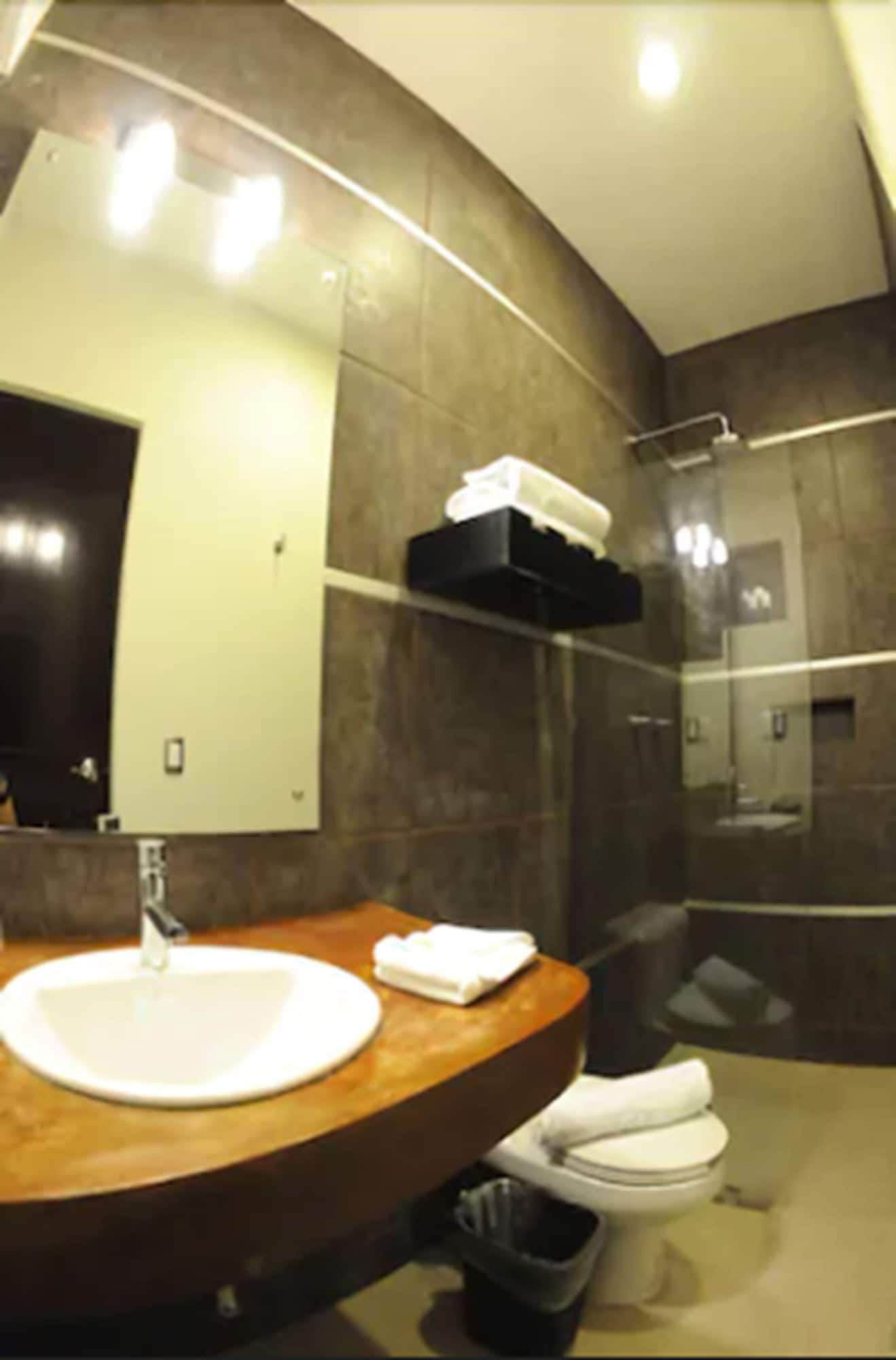 Room, Single, Queen Bed, H177 Hotel 4/5