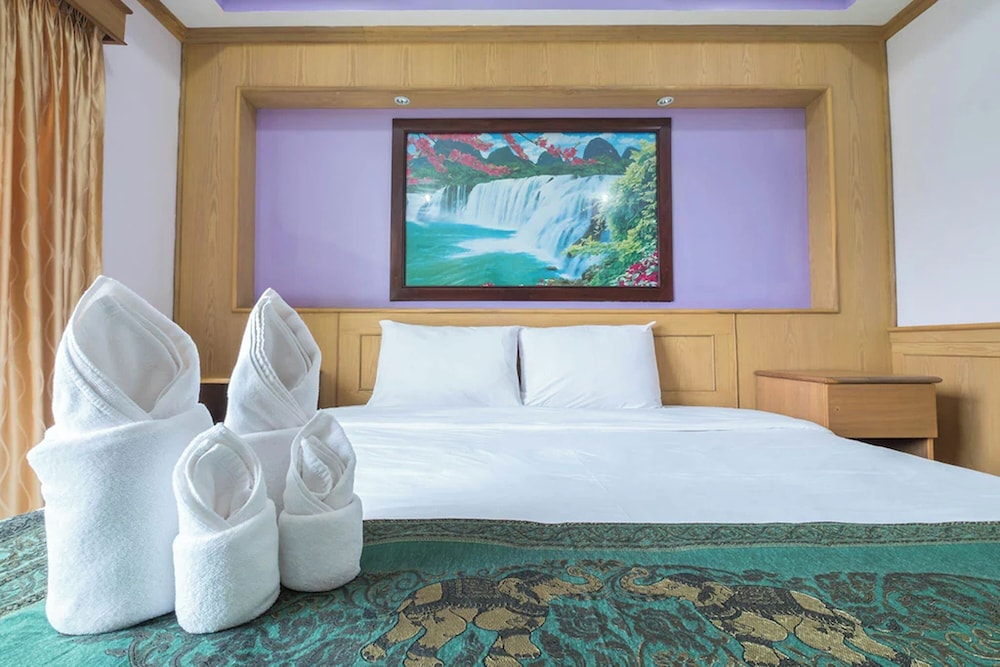 Hiso Place Hotel 27/70