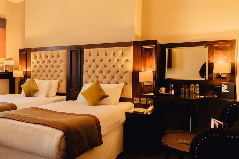 The Victoria Hotel, Bradford by Sunday 9/36