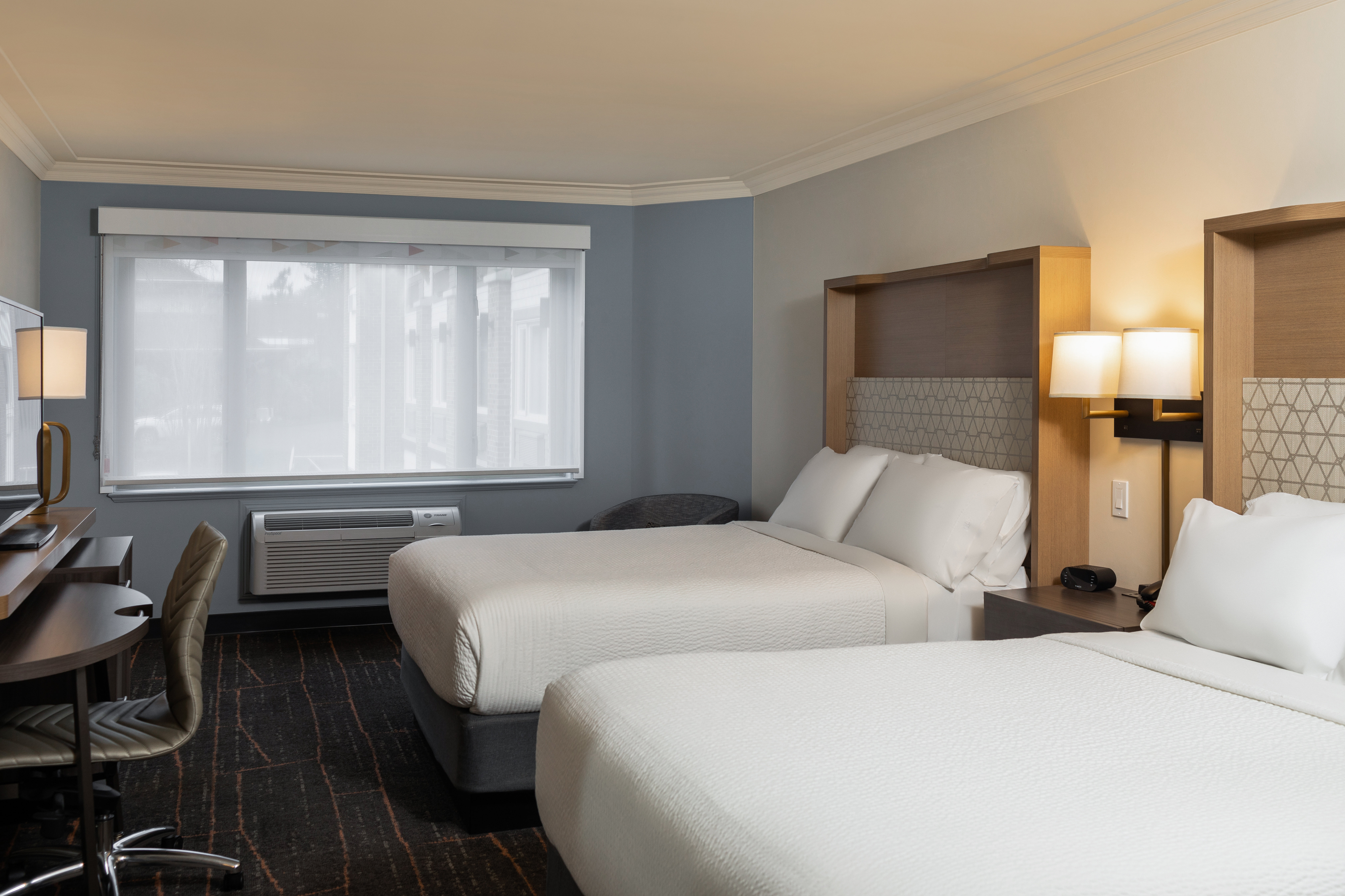 Elk Lake Inn Suites Victoria 15/81