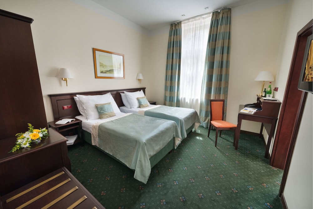 EA Hotel Downtown 22/40