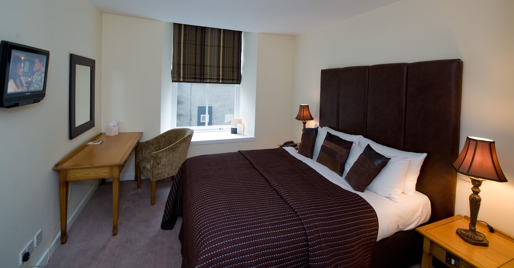 Aberdeen Douglas Hotel 36/96